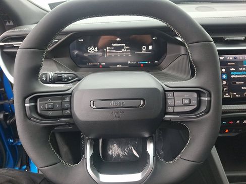 New 2026 Jeep Cherokee Overland image 13