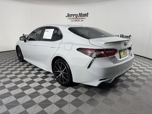 Used 2024 Toyota Camry SE FWD image 8