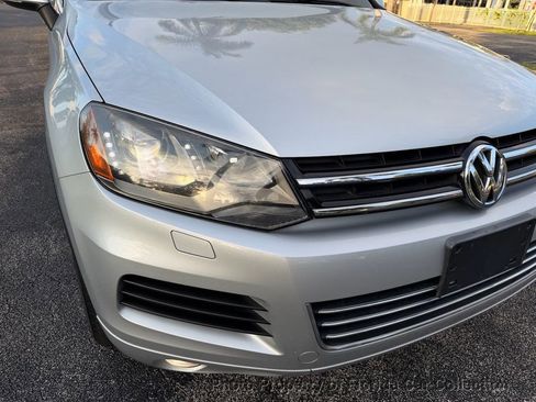 Used 2011 Volkswagen Touareg TDI image 17