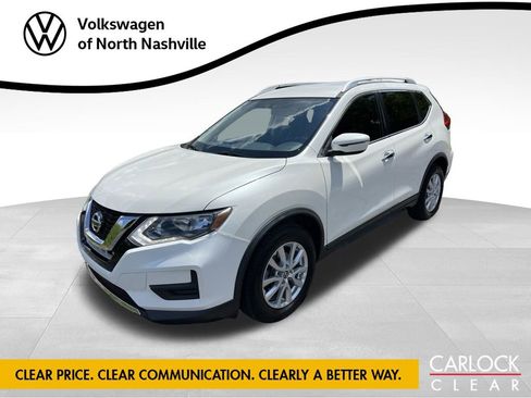 Used 2017 Nissan Rogue SV FWD image 1