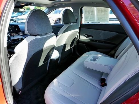 Certified 2023 Hyundai Elantra Limited FWD image 18