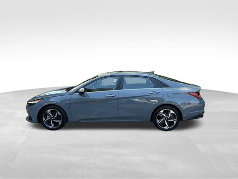 Used 2021 Hyundai Elantra Limited FWD image 2