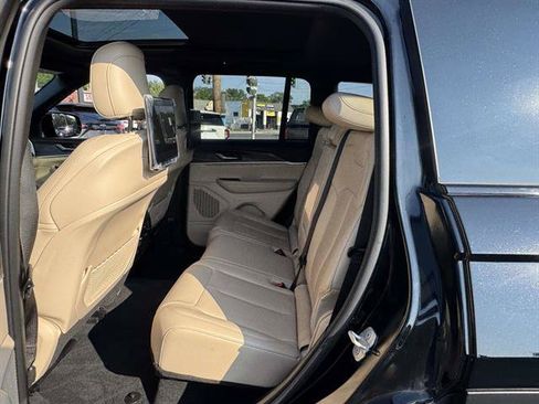 Used 2023 Jeep Grand Cherokee Limited w/ Luxury Tech Group II AWD/4WD image 36
