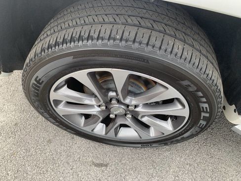 Used 2018 Jeep Grand Cherokee Overland image 7