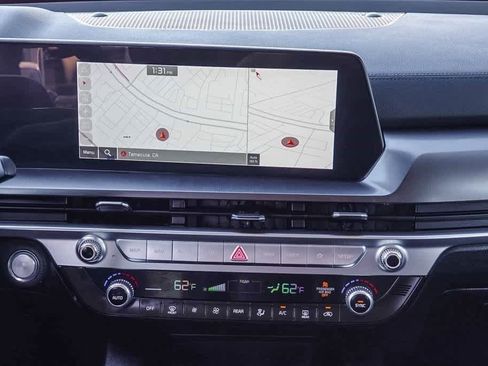 Certified 2025 Kia Telluride LX image 12