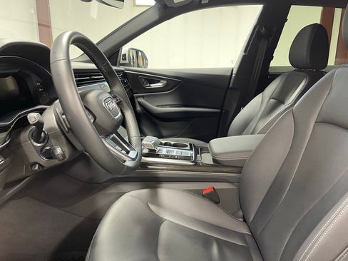 Used 2025 Audi Q8 Premium image 20