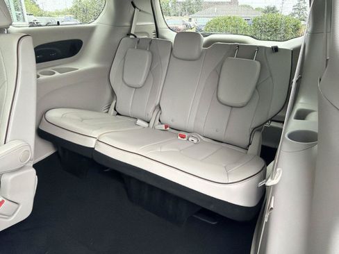 Used 2020 Chrysler Pacifica Limited w/ Advanced Safetytec Group FWD image 43