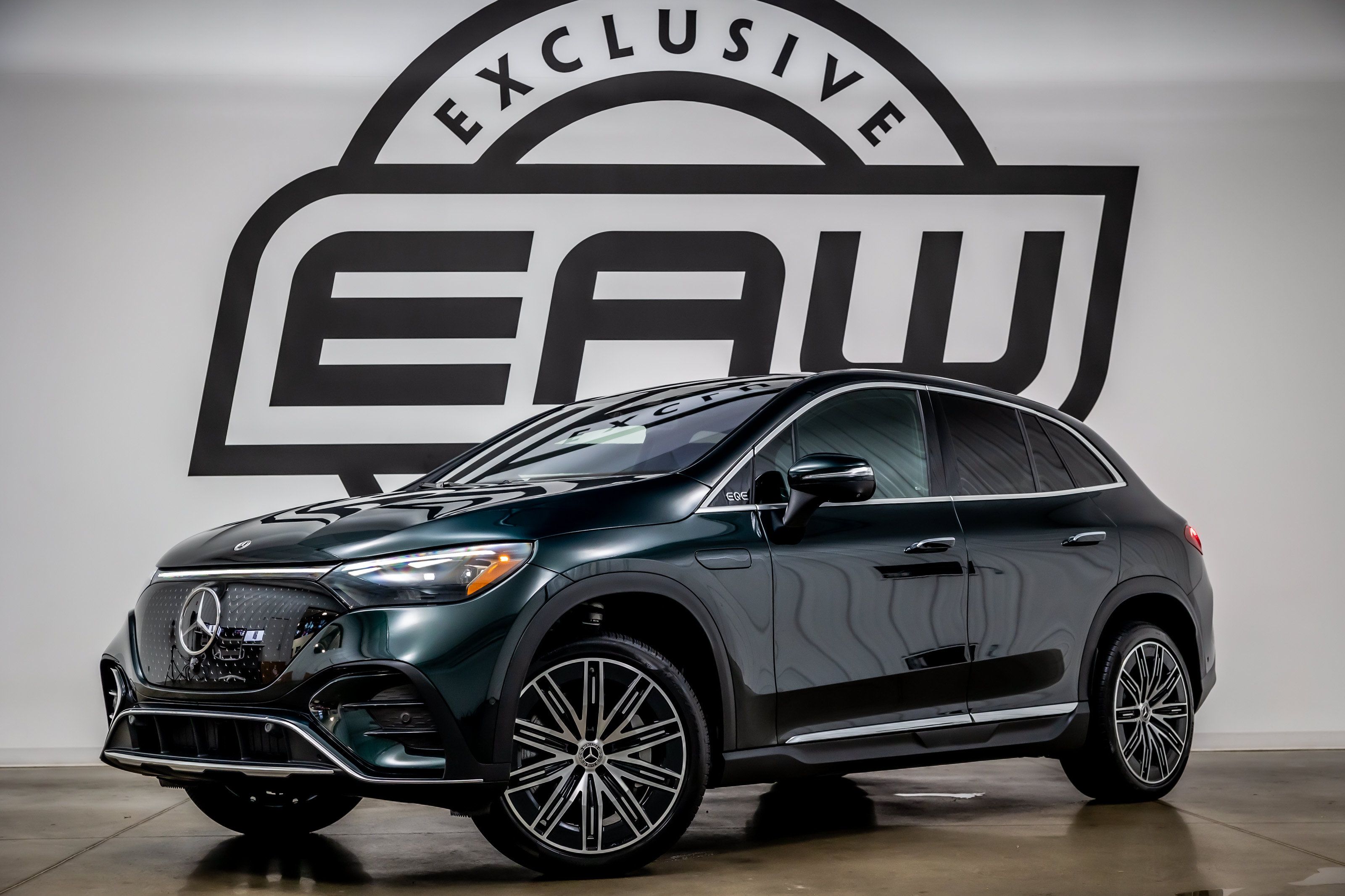 Used 2023 Mercedes-Benz EQE 500 4MATIC SUV image 1