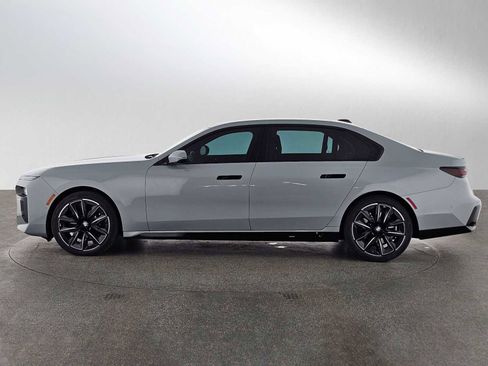 Used 2023 BMW 740i w/ Parking Assistance Package RWD image 6