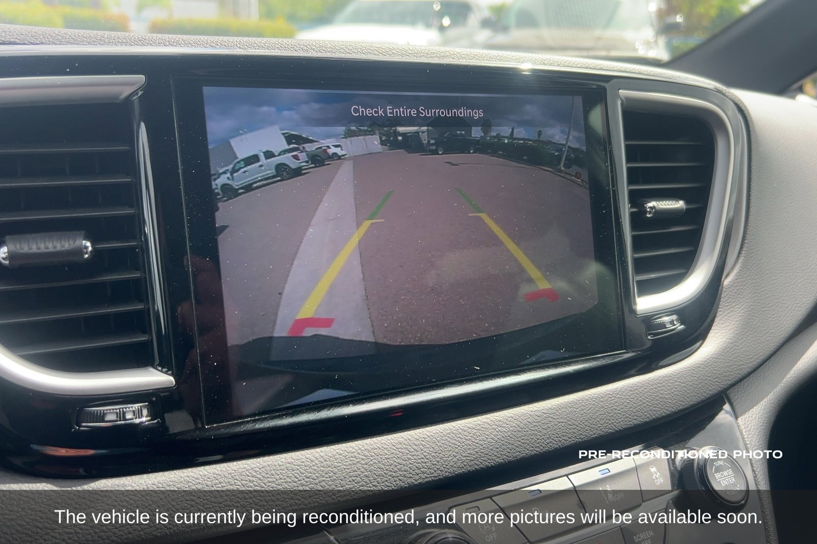 Used 2026 Chrysler Pacifica Select FWD image 17
