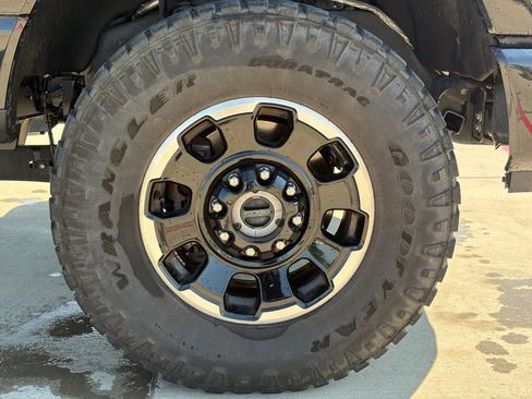 Used 2025 Ford F250 Platinum w/ Tremor Off-Road Package AWD/4WD image 10
