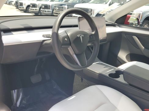 Used 2024 Tesla Model Y Long Range RWD image 11