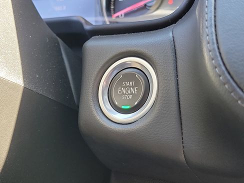 Used 2021 Chevrolet Suburban Z71 w/ Luxury Package image 29