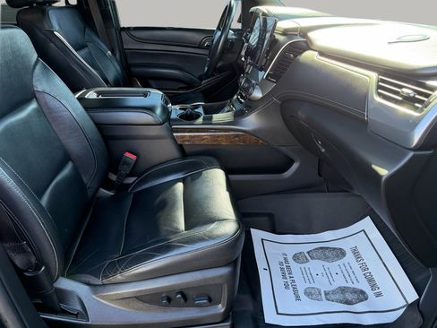 Used 2020 Chevrolet Suburban LT image 20