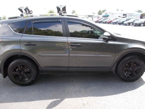 Used 2017 Toyota RAV4 XLE AWD/4WD image 12
