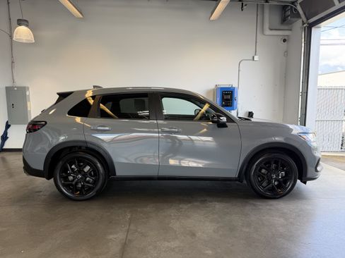 Used 2025 Honda HR-V Sport image 2
