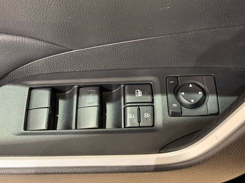 Used 2022 Toyota RAV4 LE image 16