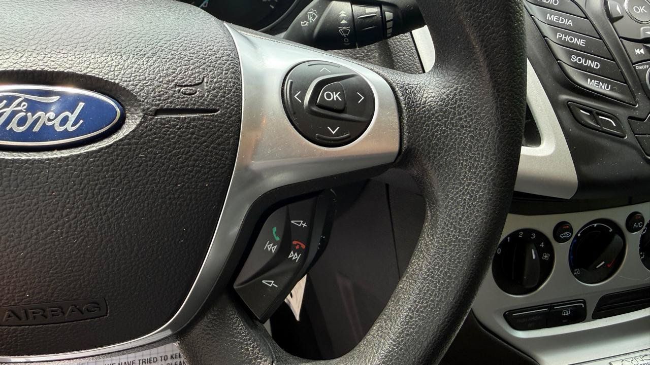 Used 2013 Ford Focus SE w/ SE Winter Pkg FWD image 19