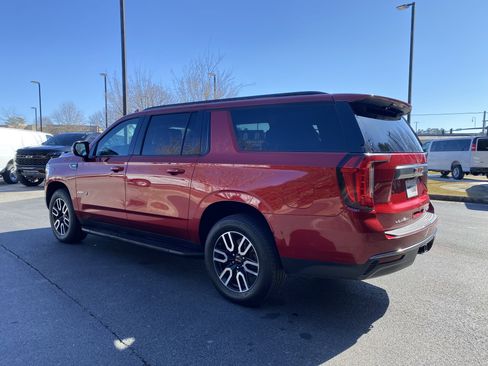 Used 2022 GMC Yukon XL AT4 image 7