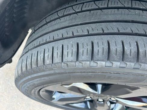 Used 2023 Jeep Grand Cherokee Limited w/ Black Appearance Package image 15