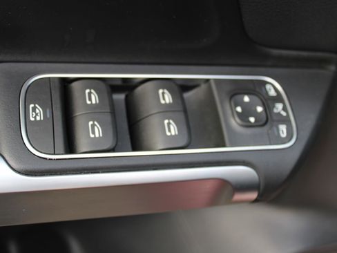 Used 2023 Mercedes-Benz EQB 300 4MATIC image 43