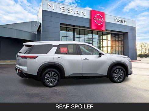 Certified 2024 Nissan Pathfinder S image 6