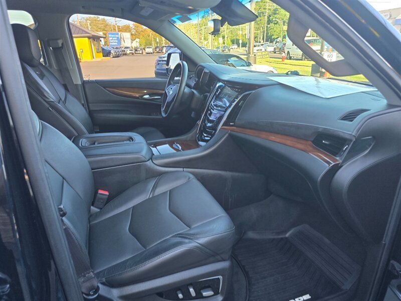 Used 2017 Cadillac Escalade Premium Luxury AWD/4WD image 17