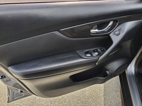 Used 2018 Nissan Rogue S image 10