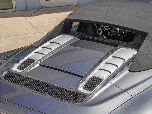 Used 2021 Audi R8 V10 w/ Premium Package image 13