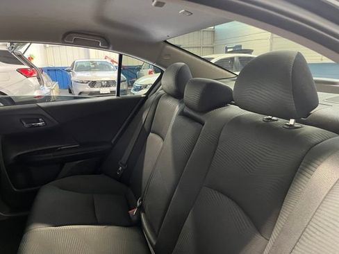 Used 2017 Honda Accord LX image 19