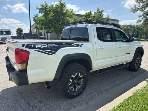 Used 2017 Toyota Tacoma TRD Off-Road w/ Tow Package (A/T) AWD/4WD image 5