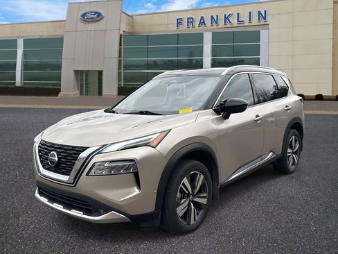 Used 2021 Nissan Rogue Platinum image 3