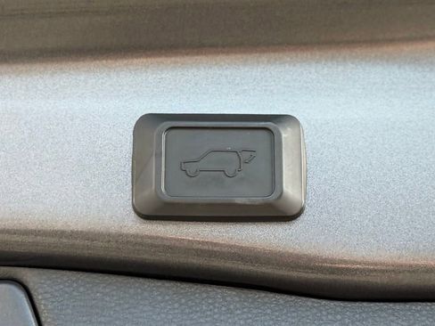 Used 2023 Toyota RAV4 XLE Premium image 11