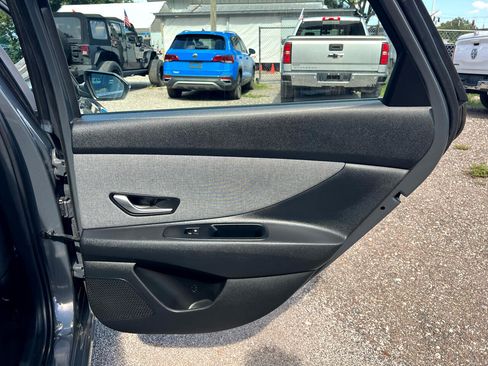 Used 2024 Hyundai Elantra Limited image 30