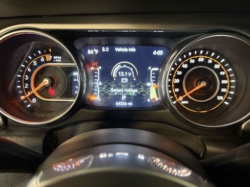 Used 2018 Jeep Wrangler Unlimited Sahara w/ Uconnect 4C Nav & Sound Group AWD/4WD image 15