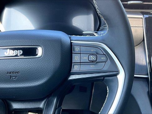 Certified 2025 Jeep Grand Cherokee Laredo X w/ Luxury Tech Group I AWD/4WD image 20