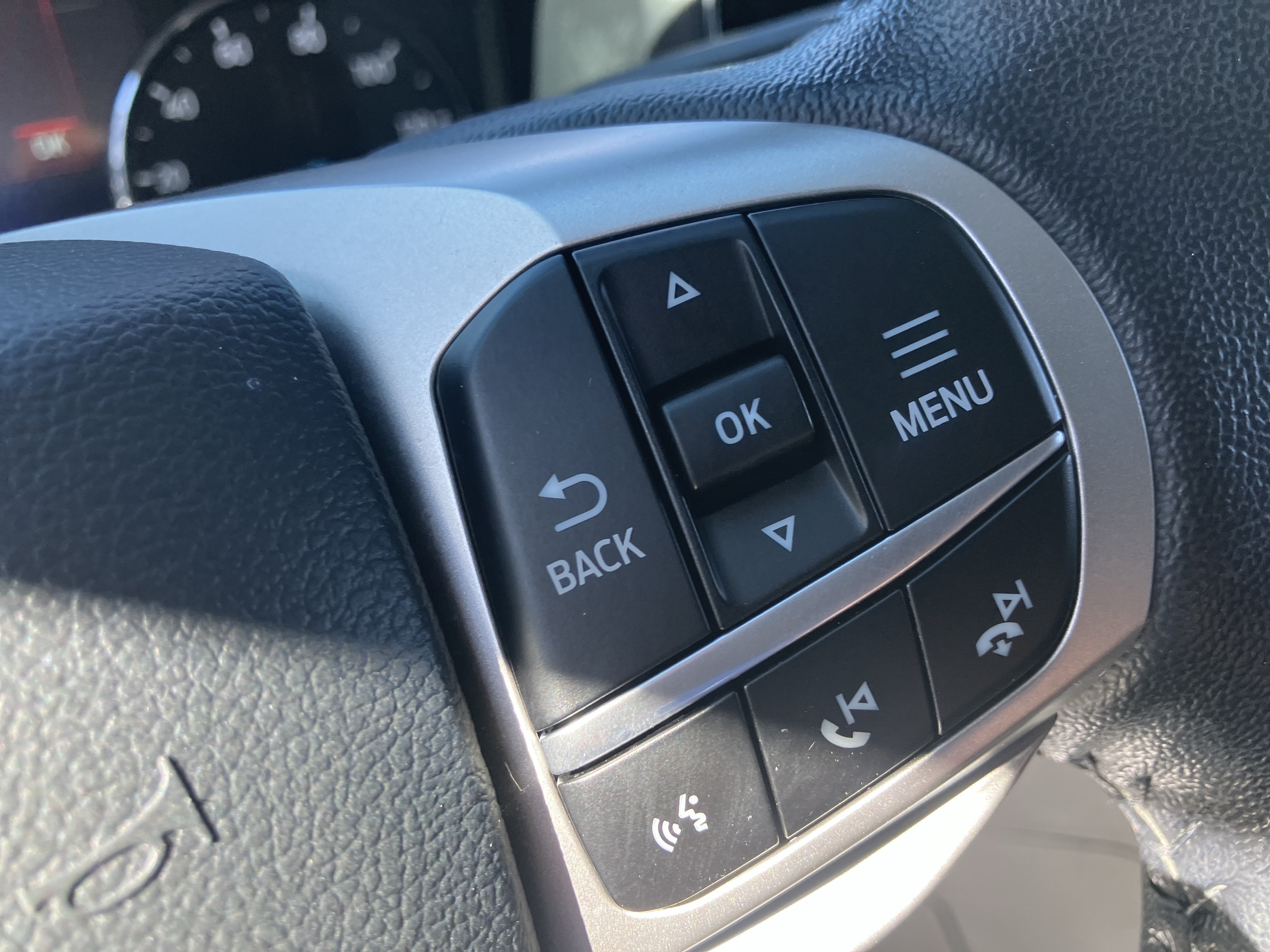 Used 2021 Ford Explorer XLT w/ Equipment Group 202A AWD/4WD image 14