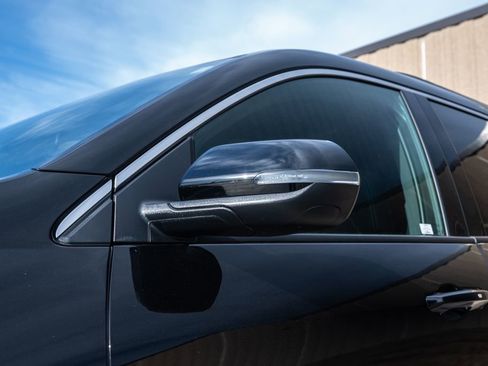 Used 2025 Chevrolet Traverse LT image 11