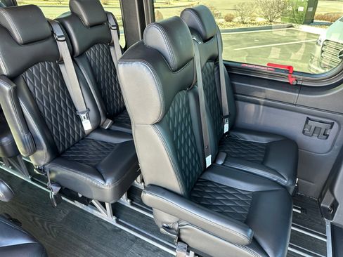 Used 2024 Mercedes-Benz Sprinter 3500 image 25