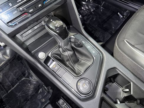 Used 2024 Volkswagen Tiguan SEL R-Line image 28