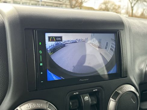 Used 2018 Jeep Wrangler Sport image 19