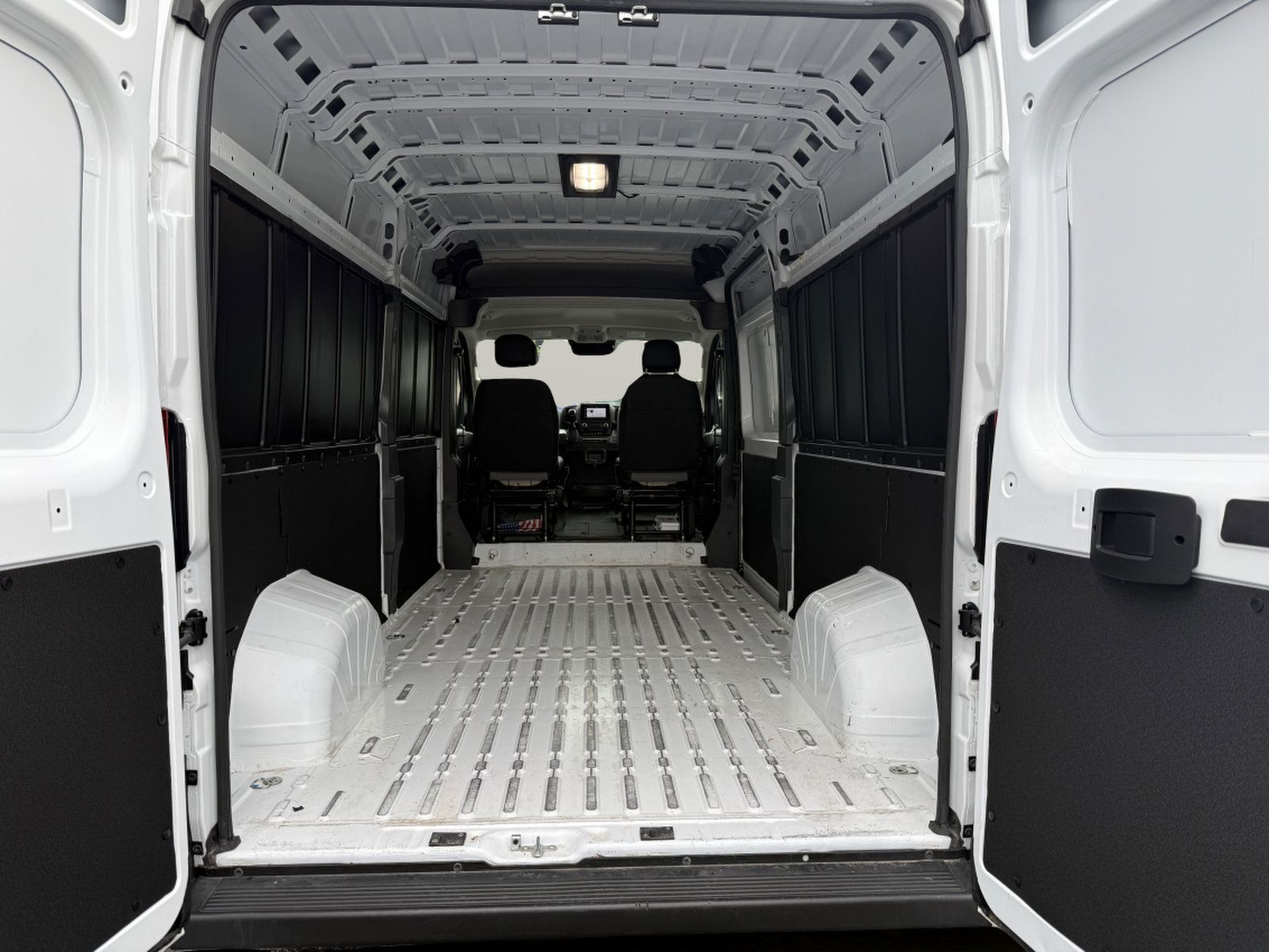 Used 2026 RAM ProMaster 2500 w/ Convenience Group FWD image 11