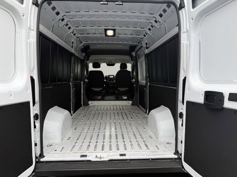 Used 2026 RAM ProMaster 2500 w/ Convenience Group FWD image 11