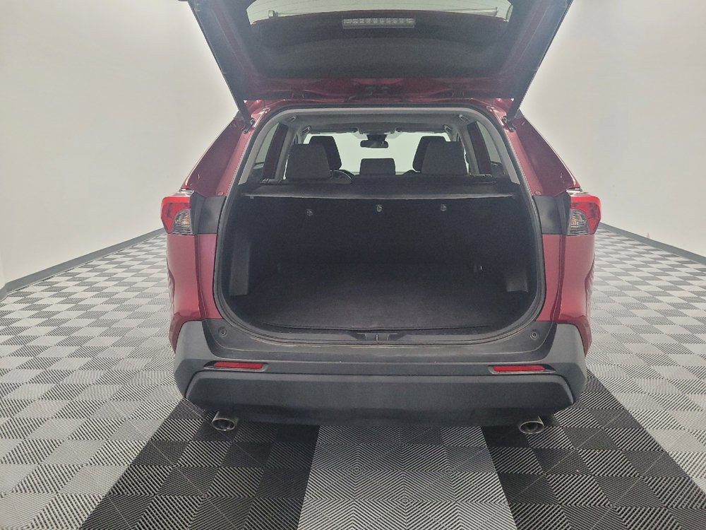 Used 2021 Toyota RAV4 XLE w/ Convenience Package FWD image 29