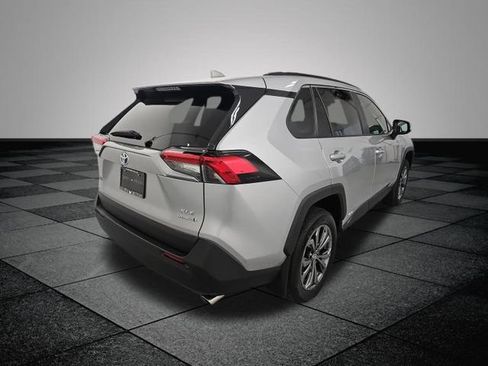 Used 2022 Toyota RAV4 XLE Premium AWD/4WD image 6