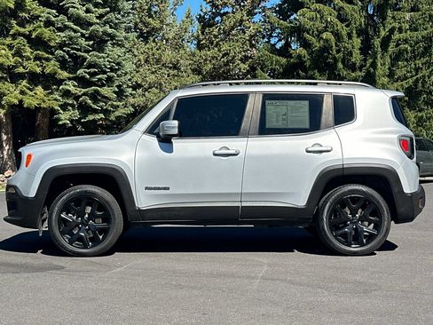 Used 2018 Jeep Renegade Altitude w/ UConnect 8.4 Nav Group AWD/4WD image 7