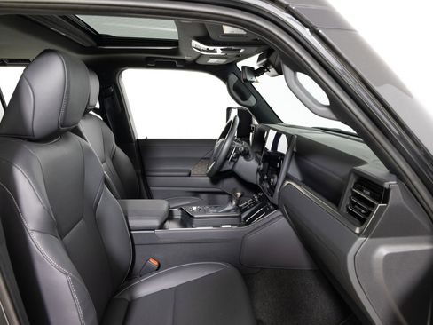 Used 2024 Lexus GX 550 image 23