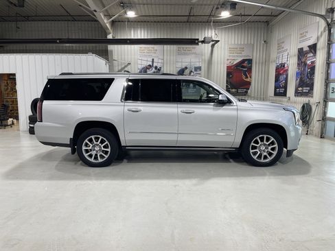 Used 2020 GMC Yukon XL Denali w/ Open Road Package AWD/4WD image 9