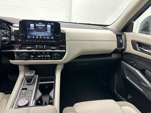 Used 2022 Nissan Pathfinder SL AWD/4WD image 29
