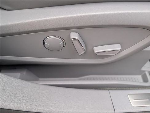 Certified 2023 Lincoln Nautilus Reserve w/ Equipment Group 201A image 15